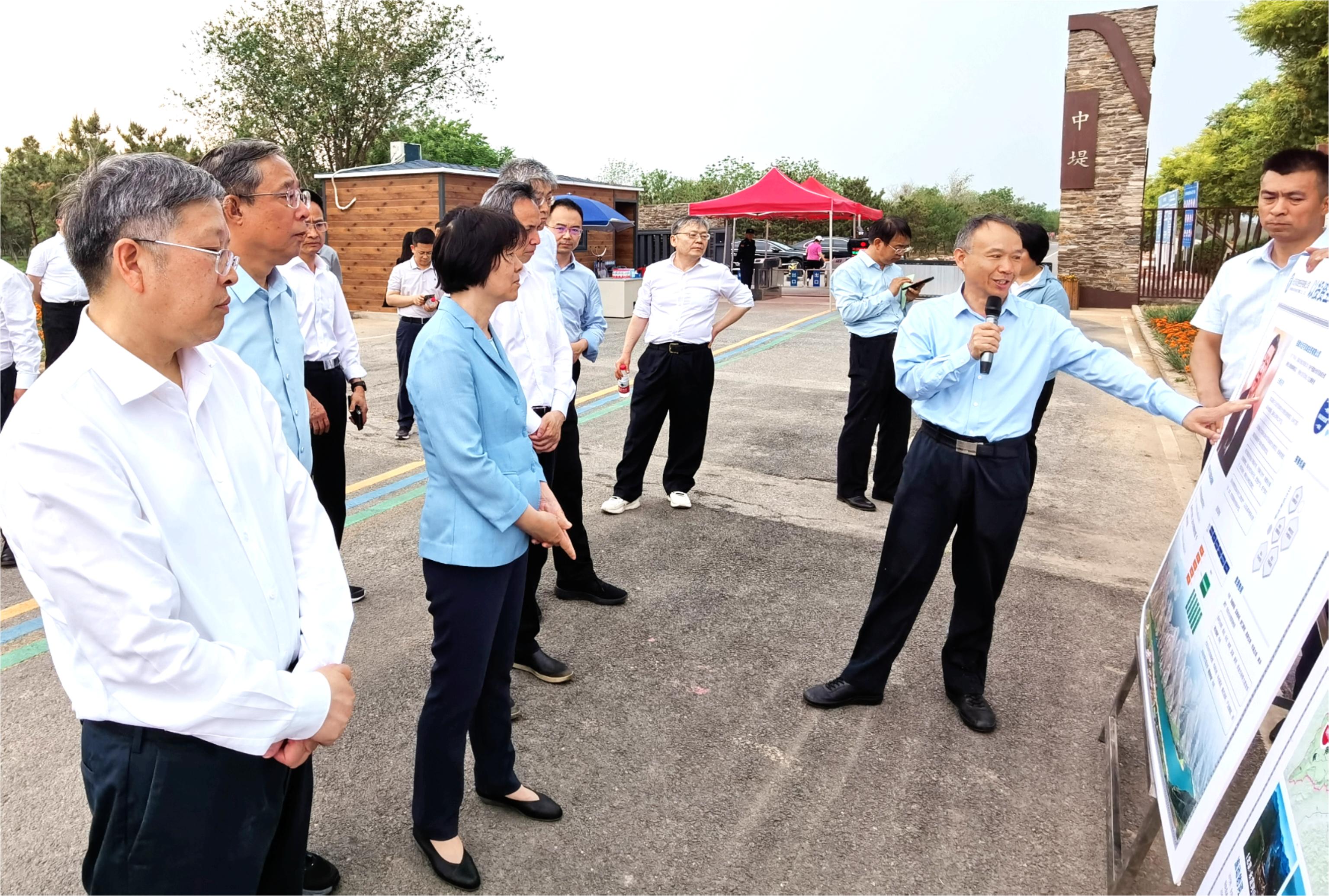 全國政協(xié)副主席沈躍躍調研永定河北京段綜合治理與生態(tài)修復工作 全國政協(xié)副主席沈躍躍調研永定河北京段綜合治理與生態(tài)修復工作