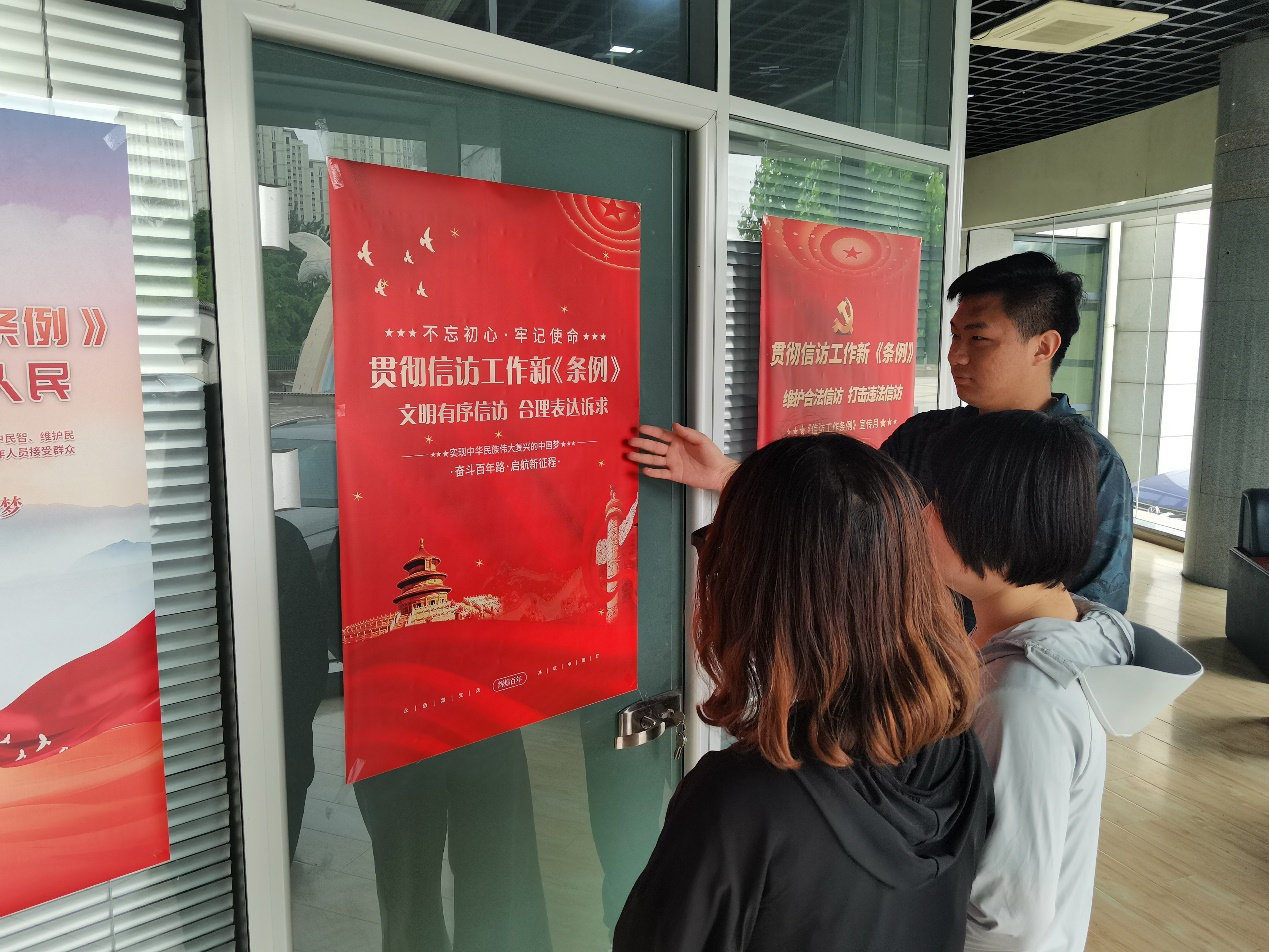 天津分公司開展《信訪工作條例》 實(shí)施一周年宣傳活動 天津分公司開展《信訪工作條例》 實(shí)施一周年宣傳活動