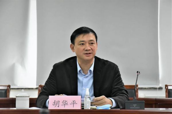 公司主要領(lǐng)導(dǎo)會見交通運輸部運輸服務(wù)司副司長胡華平一行 公司主要領(lǐng)導(dǎo)會見交通運輸部運輸服務(wù)司副司長胡華平一行