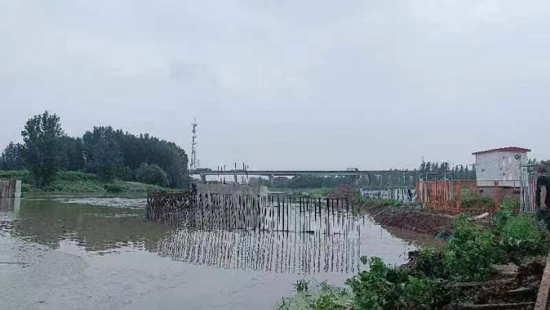 防汛一線 | 天津分公司拆建圍埝1900余米 疏洪搶險(xiǎn)刻不容緩 防汛一線 | 天津分公司拆建圍埝1900余米 疏洪搶險(xiǎn)刻不容緩