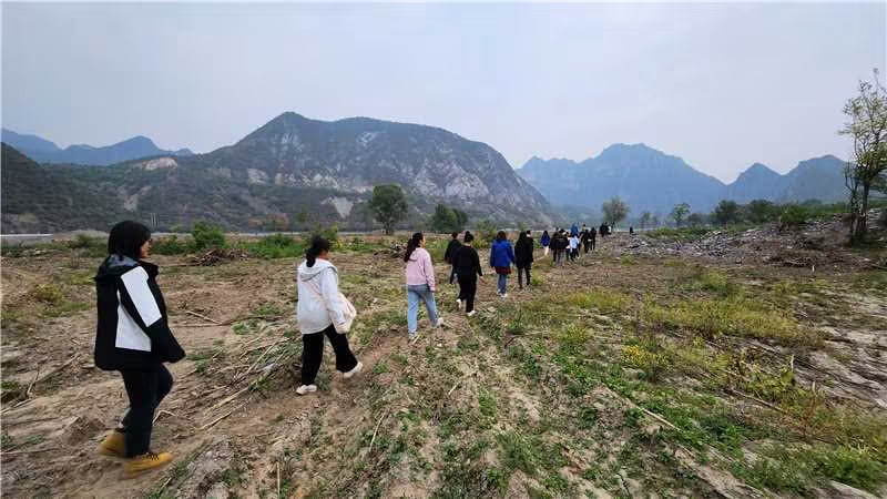 永定河流域公司團(tuán)總支組織開(kāi)展重走“周俊杰小道”主題活動(dòng) 永定河流域公司團(tuán)總支組織開(kāi)展重走“周俊杰小道”主題活動(dòng)