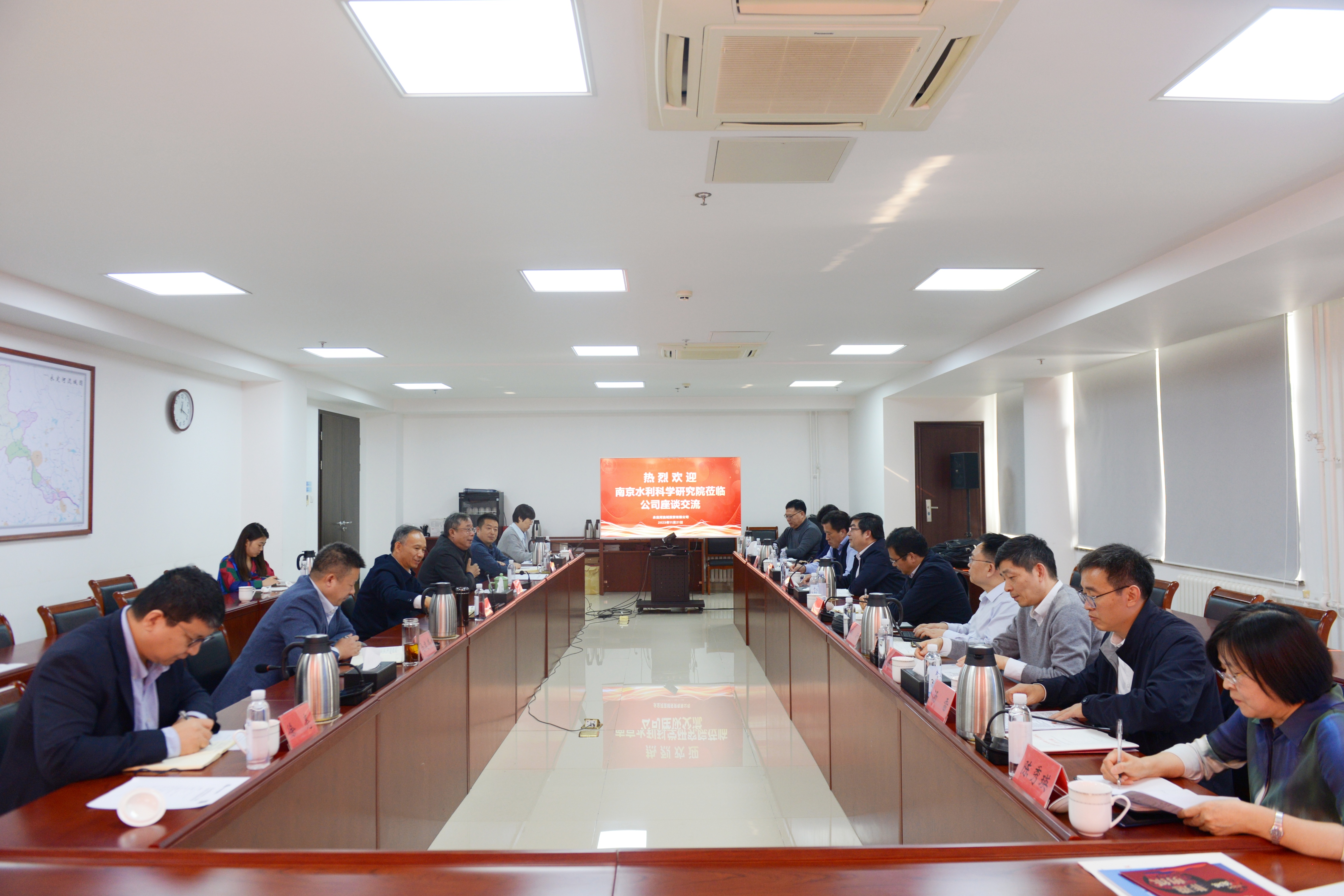 公司主要領(lǐng)導(dǎo)會(huì)見(jiàn)南京水利科學(xué)研究院院長(zhǎng)戴濟(jì)群一行 公司主要領(lǐng)導(dǎo)會(huì)見(jiàn)南京水利科學(xué)研究院院長(zhǎng)戴濟(jì)群一行