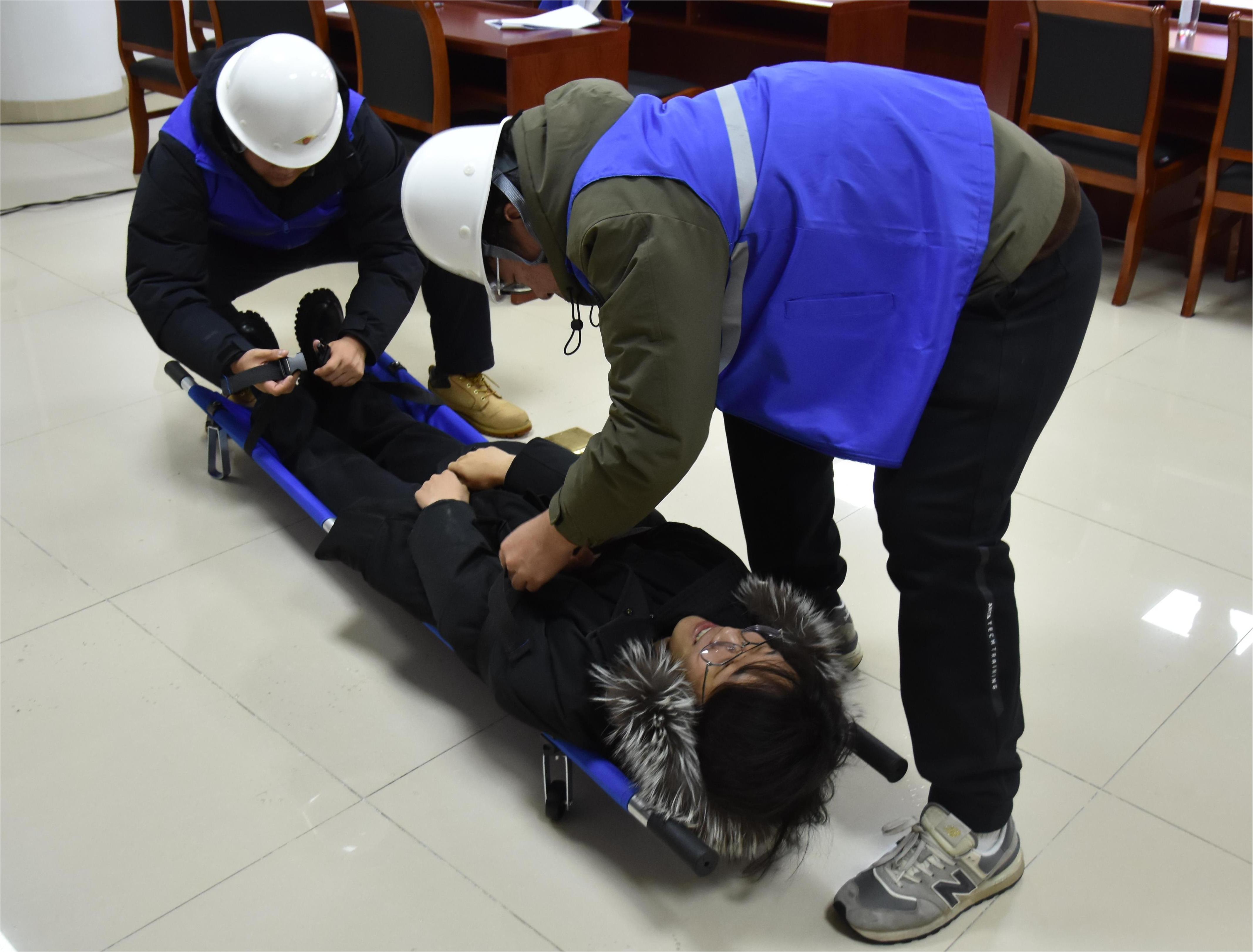 公司組織開展地震災(zāi)害應(yīng)對培訓(xùn)及地震逃生演練 公司組織開展地震災(zāi)害應(yīng)對培訓(xùn)及地震逃生演練