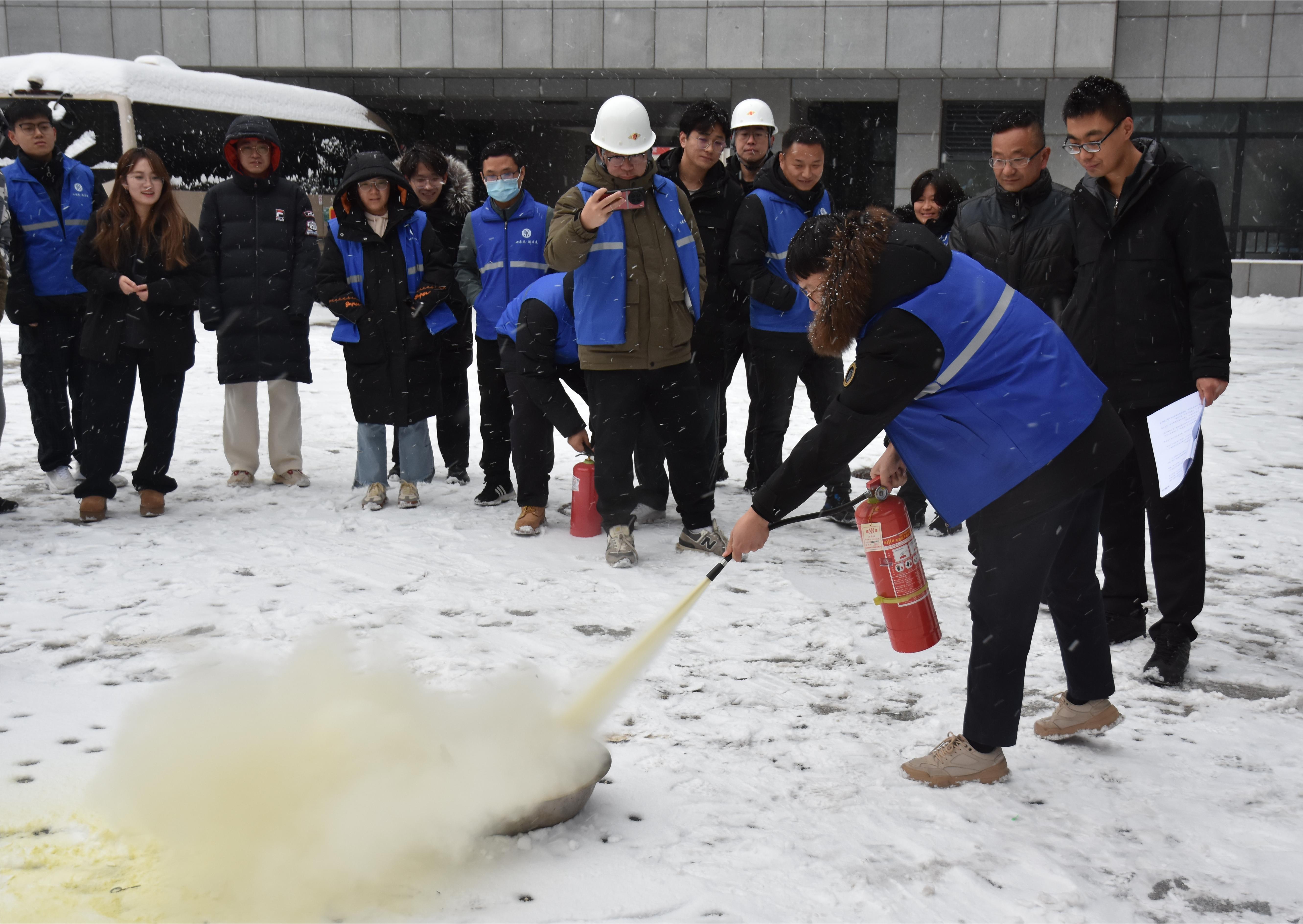 公司組織開展地震災(zāi)害應(yīng)對培訓(xùn)及地震逃生演練 公司組織開展地震災(zāi)害應(yīng)對培訓(xùn)及地震逃生演練