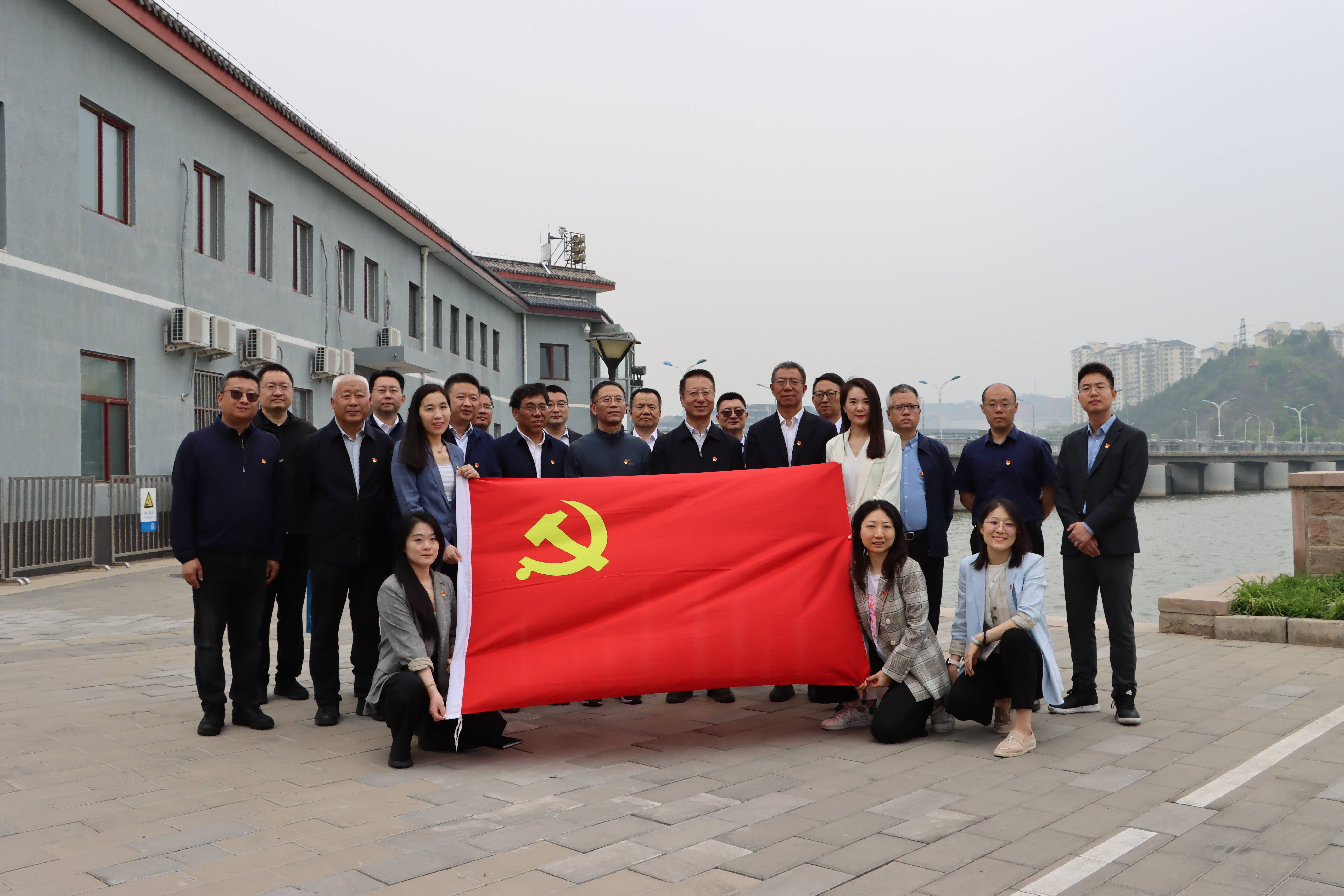 公司總部黨支部與國家開發(fā)銀行能源水利業(yè)務(wù)部黨支部聯(lián)合開展主題黨日活動(dòng) 公司總部黨支部與國家開發(fā)銀行能源水利業(yè)務(wù)部黨支部聯(lián)合開展主題黨日活動(dòng)
