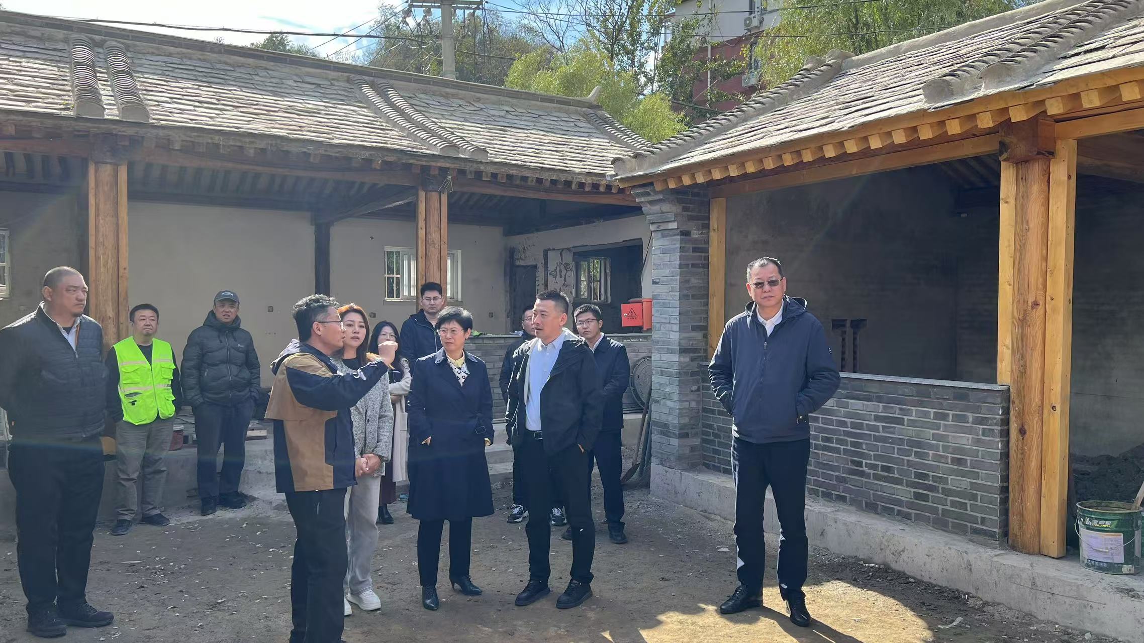 公司領(lǐng)導(dǎo)督導(dǎo)檢查京西古道沉浸式生態(tài)小鎮(zhèn)項(xiàng)目建設(shè)工作 公司領(lǐng)導(dǎo)督導(dǎo)檢查京西古道沉浸式生態(tài)小鎮(zhèn)項(xiàng)目建設(shè)工作
