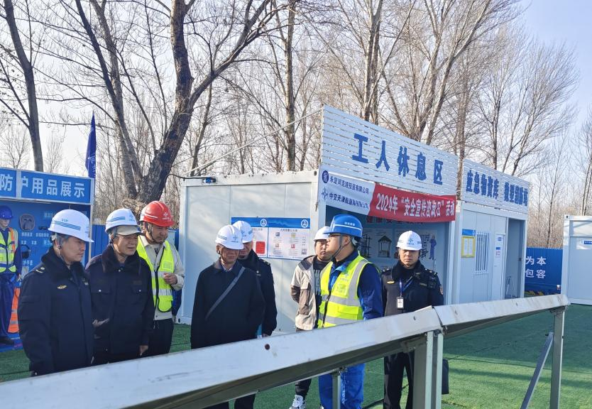 北京水務執(zhí)法大隊檢查官廳水庫清淤試點工程 北京水務執(zhí)法大隊檢查官廳水庫清淤試點工程
